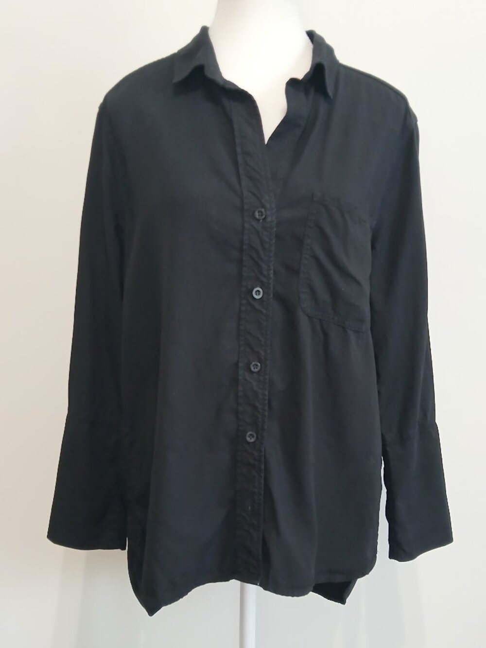 Anthropologie Cloth & Stone Shirttail Button Down Top Size Medium